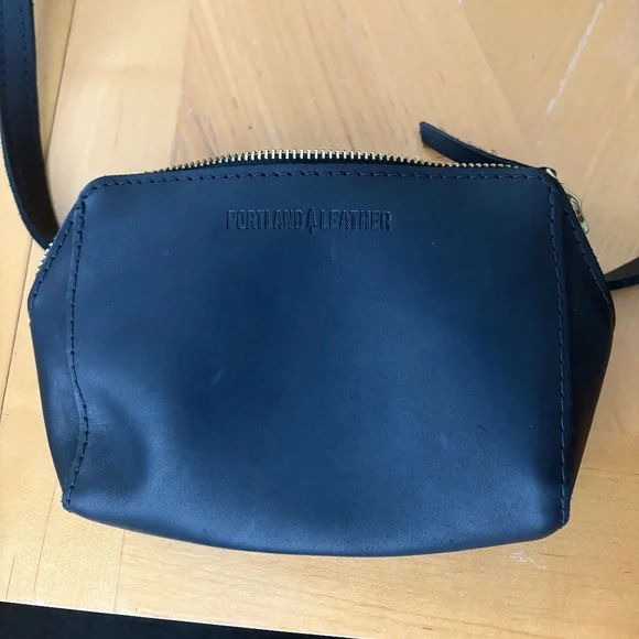 Portland Leather Goods Black Zip-Tight Belt Bag - Picture 1 of 1